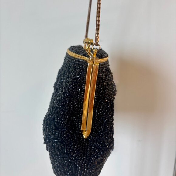 Interestingly-shaped Adorable Vintage Small Beaded Purse - Picture 2 of 4